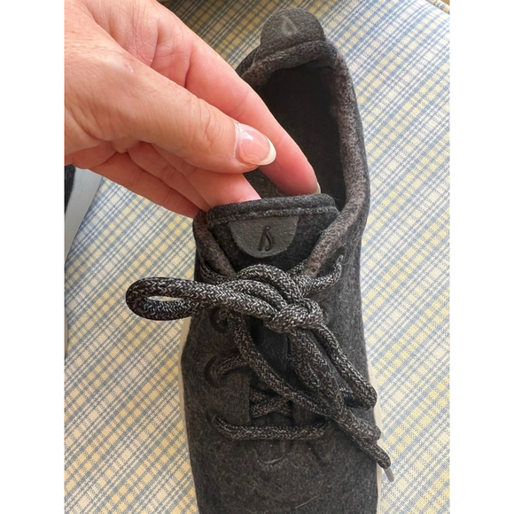 Women's Allbirds Sneakers, Gray, Size 9 - Picture 4 of 7